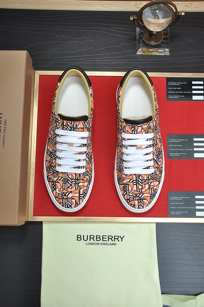 Men's shoes💰480💶[Burberry] (cowhide lining) classic low-top sneakers｜Imported cowhide with classic plaid fabric｜Cow leather lining｜Original outsole｜Fine workmanship and comfortable to wear Size: 38-44 (customized at 45)